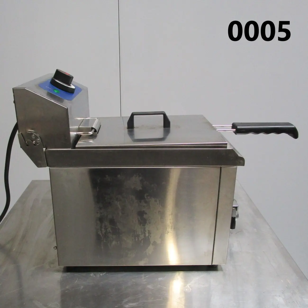 Electric fryer with drain tap, tabletop, oil capacity 8 litres - SECOND-HAND