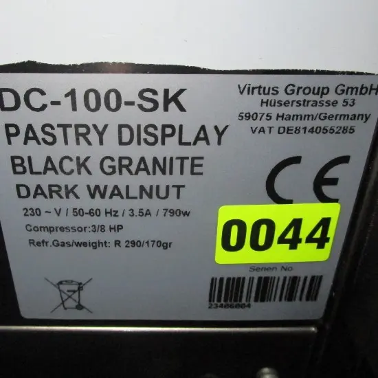 Refrigerated pastry display cabinet with 2 shelves and vertical front glass, +0°/+8°C - DAMAGED