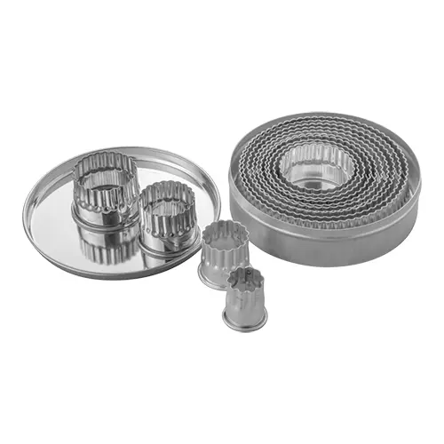 FLUTED DOUGH CUTTER SET X 14PCS
