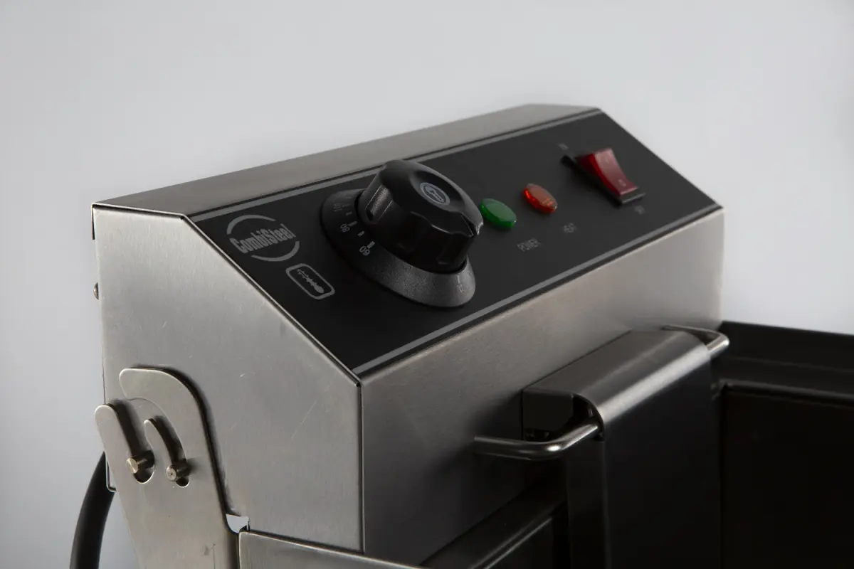 COMBISTEEL ELECTRIC FRYER 1 BOWL 8 LTR + TAP 1PH 3.3KW