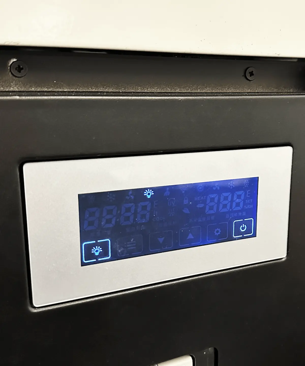 COMBISTEEL BORNEO ICE CREAM SHOWCASE - CAPACITY OF 12 X 5 LITER BASINS - 161X88X130CM