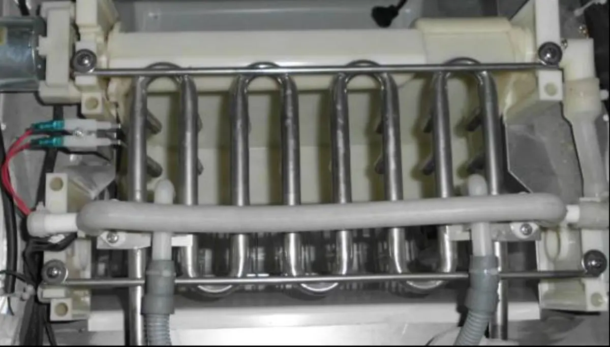 ICE MACHINE 26KG PER 24HRS
