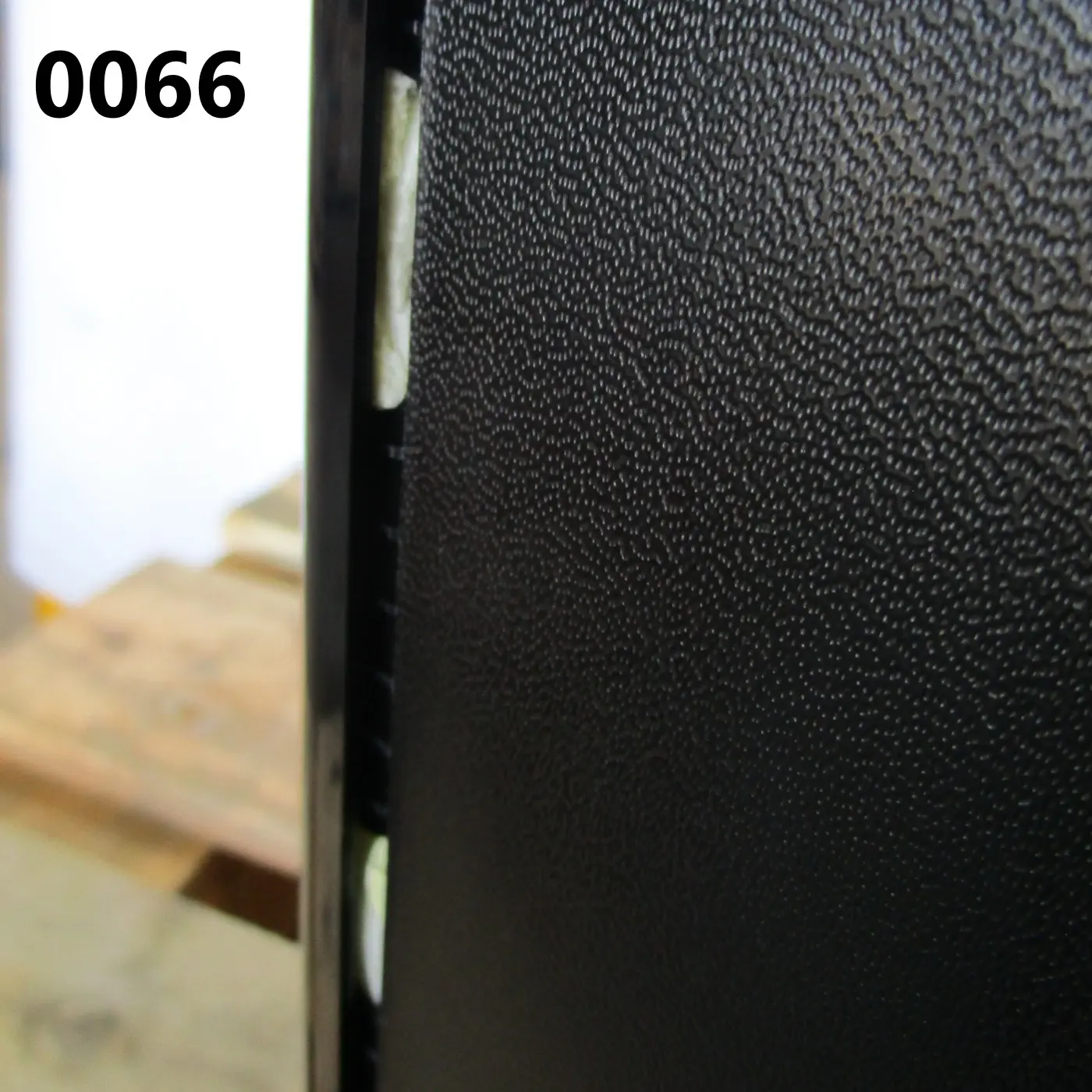 Minibar with 2 shelves, black coloured, 38 liters - DAMAGED