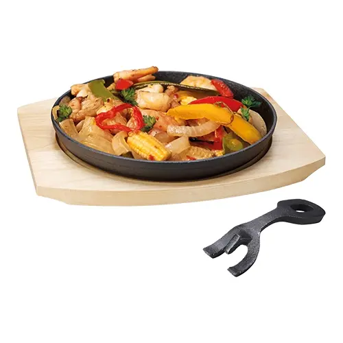 CAST IRON SERVING PAN 22CM ON WOODEN BOARD