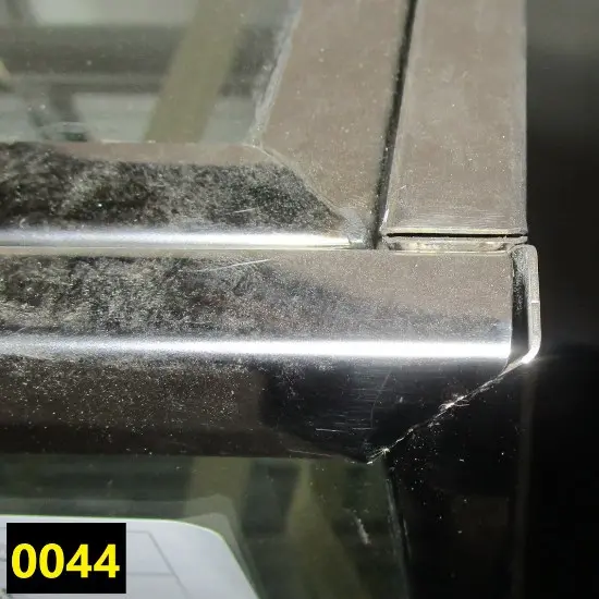 Refrigerated pastry display cabinet with 2 shelves and vertical front glass, +0°/+8°C - DAMAGED
